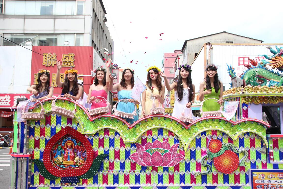 花都藝術季首波踩街遊行清水登場 - 電子花車